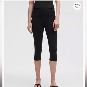 lululemon athletica lululemon Align™ High-Rise
Crop 17"
Colour Black
Size 2